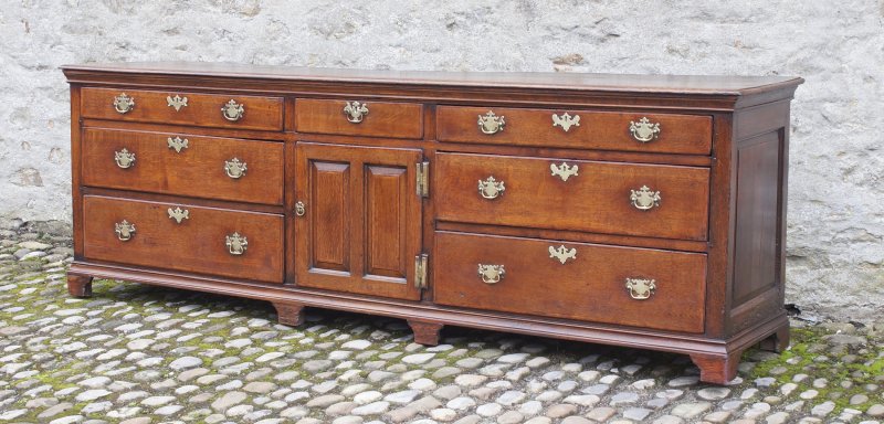 A Large 18th Century Oak Dresser Base. - Image 5