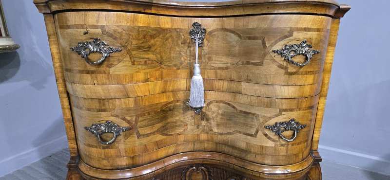 Superb Walnut Commode Chest of Drawers - Image 6