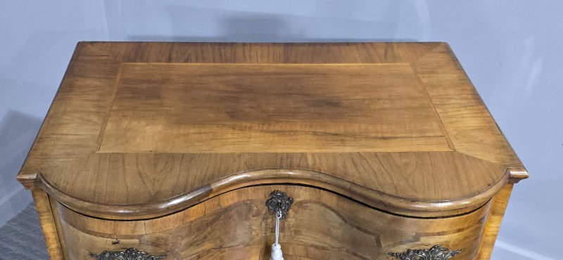 Superb Walnut Commode Chest of Drawers - Image 8