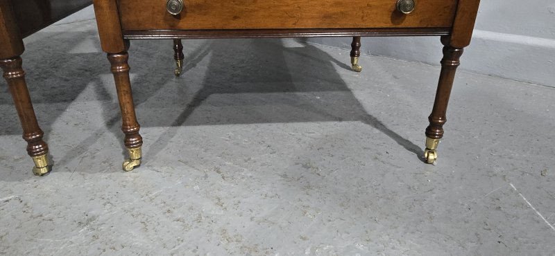 Fine Pair Regency Mahogany Lamp Tables - Image 3