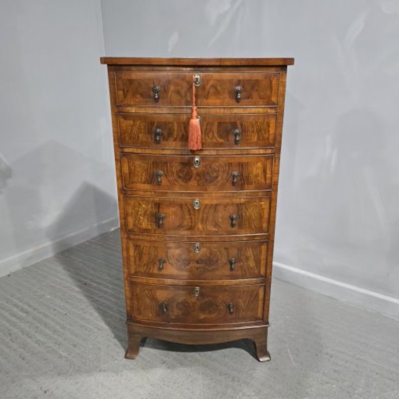 Very Good Queen Anne Burr Walnut Chest of Drawers