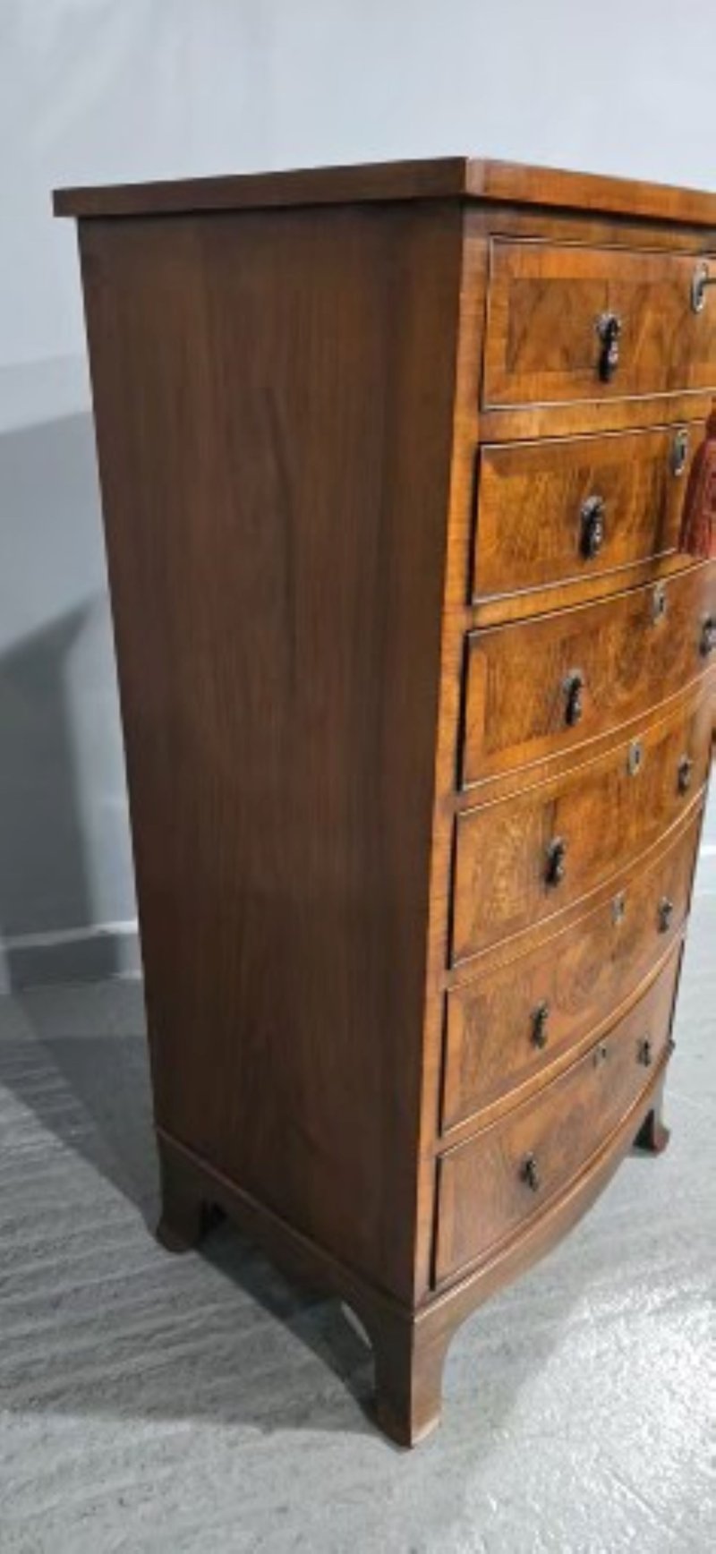 Very Good Queen Anne Burr Walnut Chest of Drawers - Image 6