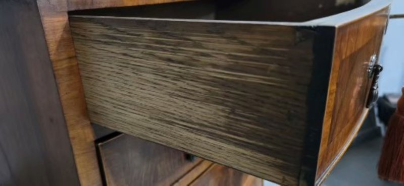 Very Good Queen Anne Burr Walnut Chest of Drawers - Image 5