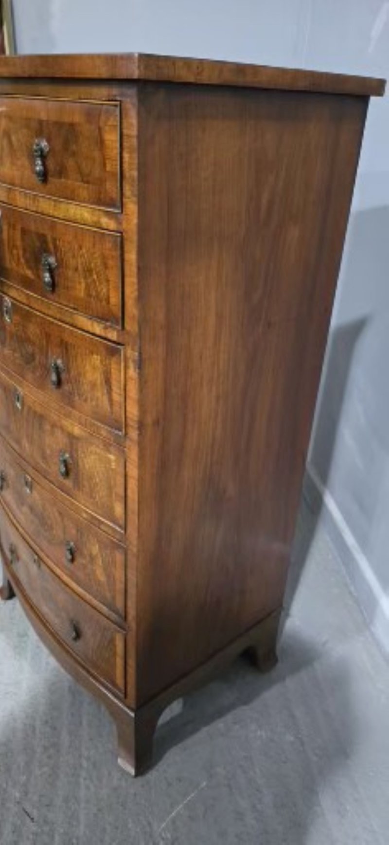 Very Good Queen Anne Burr Walnut Chest of Drawers - Image 8