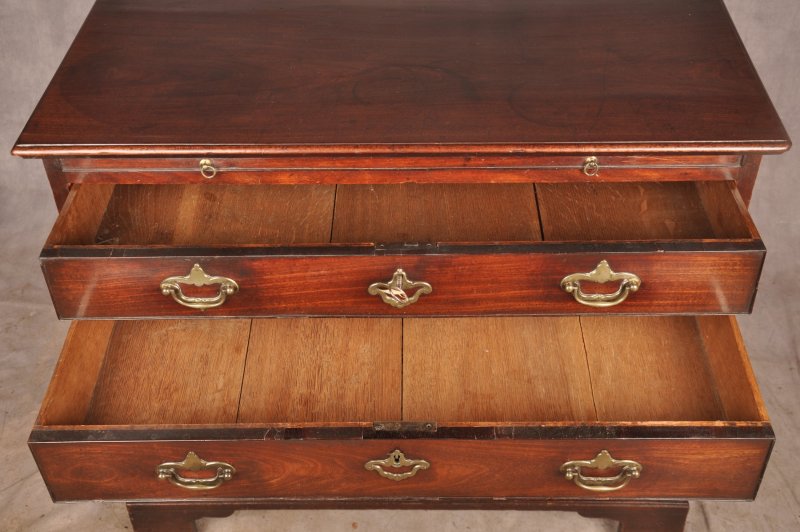 Very Fine Early 18th Century Mahogany Chest Of Drawers - Image 7