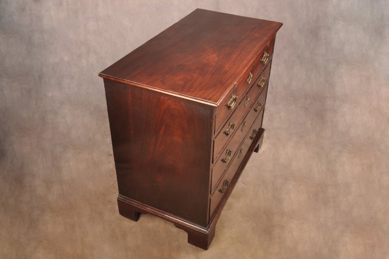 Very Fine Early 18th Century Mahogany Chest Of Drawers - Image 14