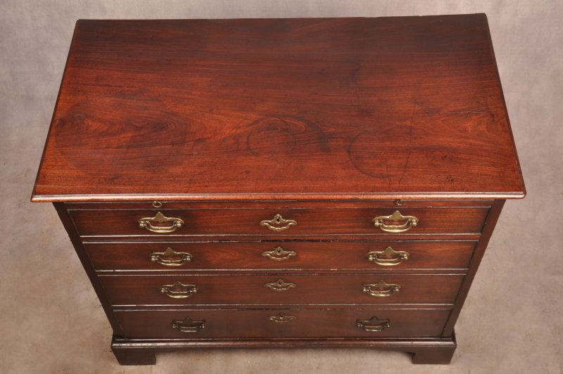 Very Fine Early 18th Century Mahogany Chest Of Drawers - Image 12