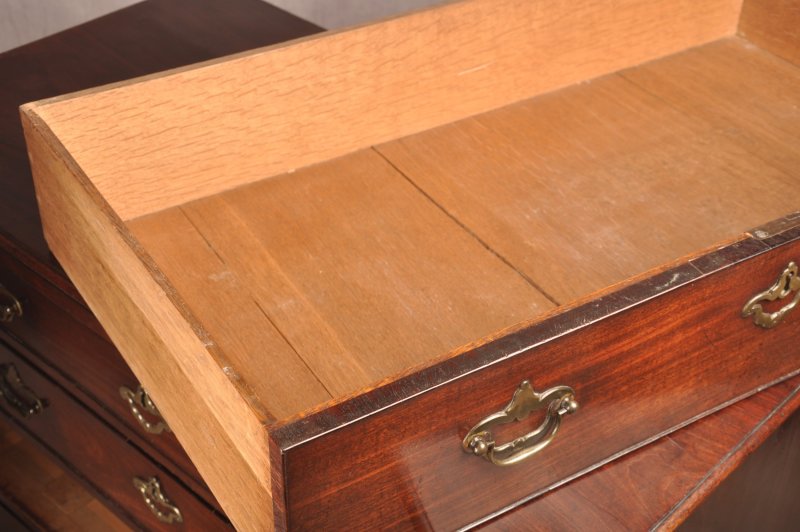 Very Fine Early 18th Century Mahogany Chest Of Drawers - Image 15