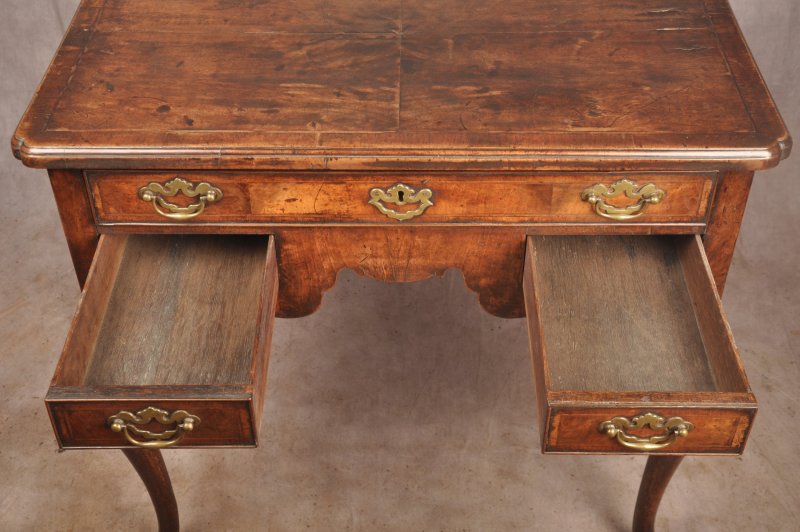 Early George II Walnut Lowboy / Side Table - Image 2