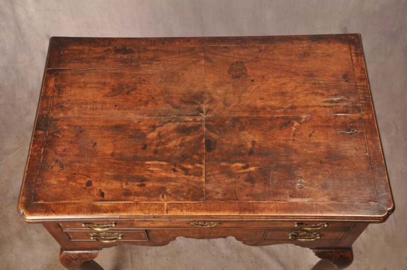 Early George II Walnut Lowboy / Side Table - Image 3