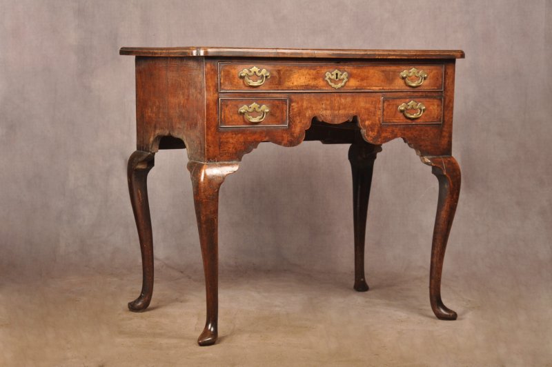 Early George II Walnut Lowboy / Side Table - Image 10