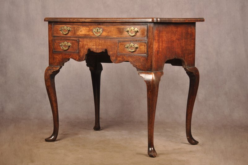 Early George II Walnut Lowboy / Side Table - Image 11