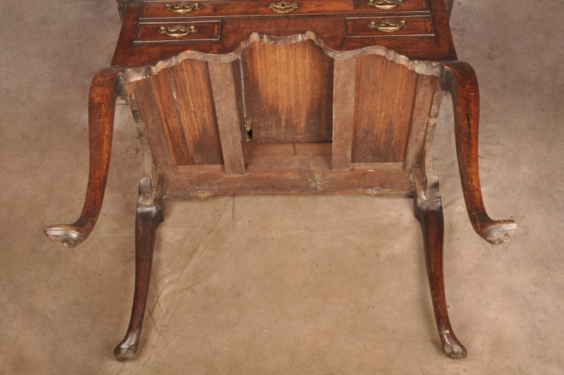 Early George II Walnut Lowboy / Side Table - Image 14