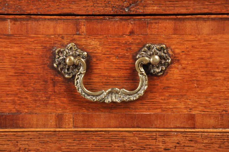 Fine Mid 18th Century Oak Lowboy / Side Table - Image 3