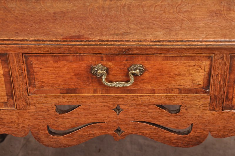 Fine Mid 18th Century Oak Lowboy / Side Table - Image 2