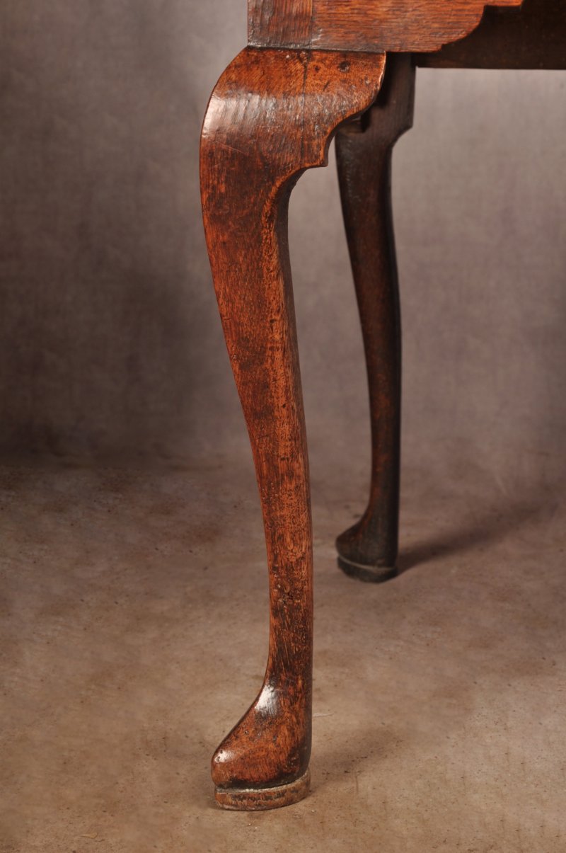 Fine Mid 18th Century Oak Lowboy / Side Table - Image 6