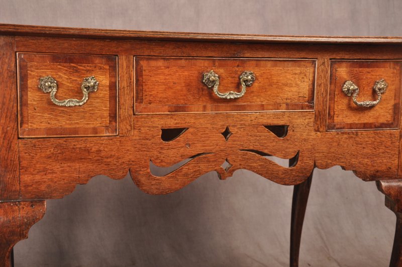Fine Mid 18th Century Oak Lowboy / Side Table - Image 9