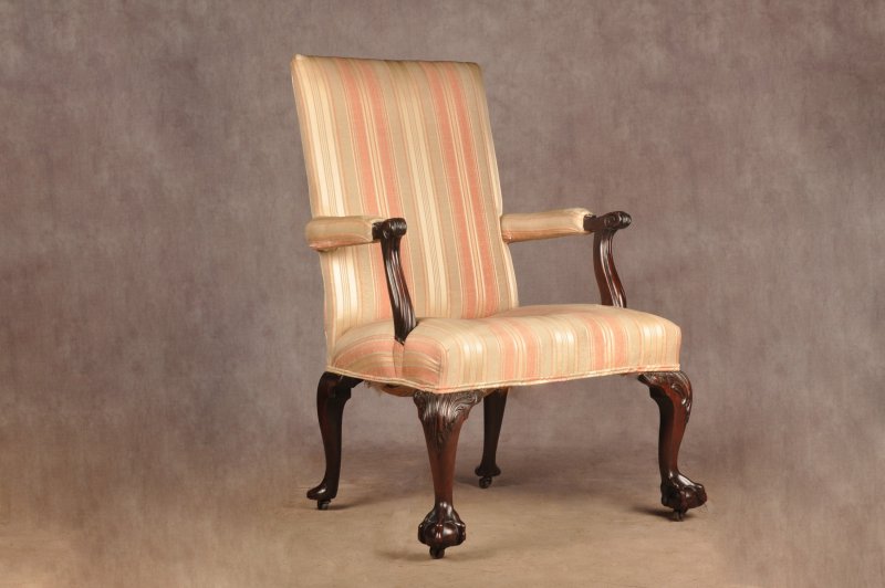 A Very Fine 18th Century Mahogany Library Chair - Image 3