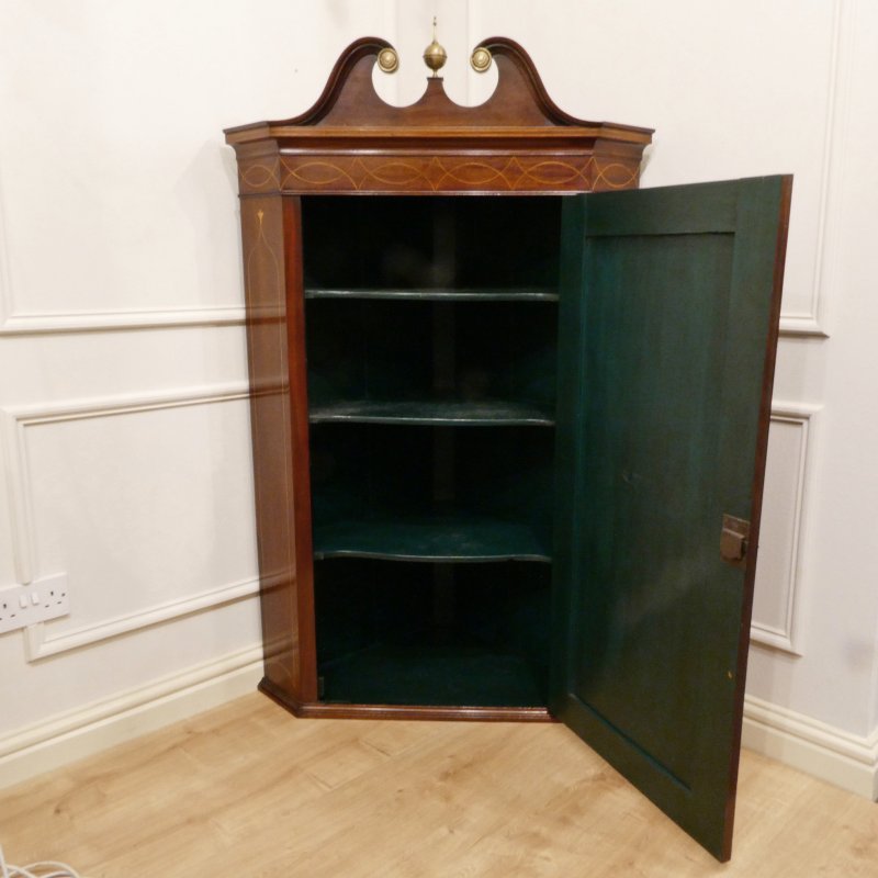 Georgian Mahogany Corner Cupboard - Image 8