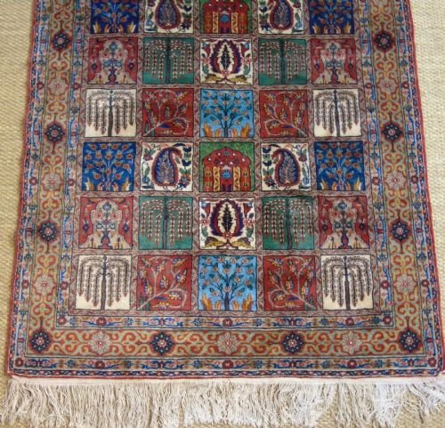 Beautiful Indian Hand Woven Garden Design Carpet / Rug