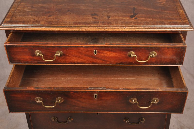 Small 18th Century Mahogany Chest Of Drawers - Image 3