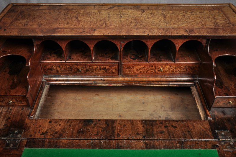 Fine 17th Century Mulberry Bureau In The Manner Of Coxed & Woster - Image 5