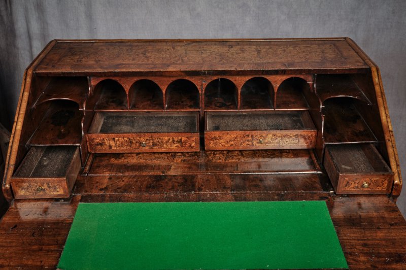 Fine 17th Century Mulberry Bureau In The Manner Of Coxed & Woster - Image 6