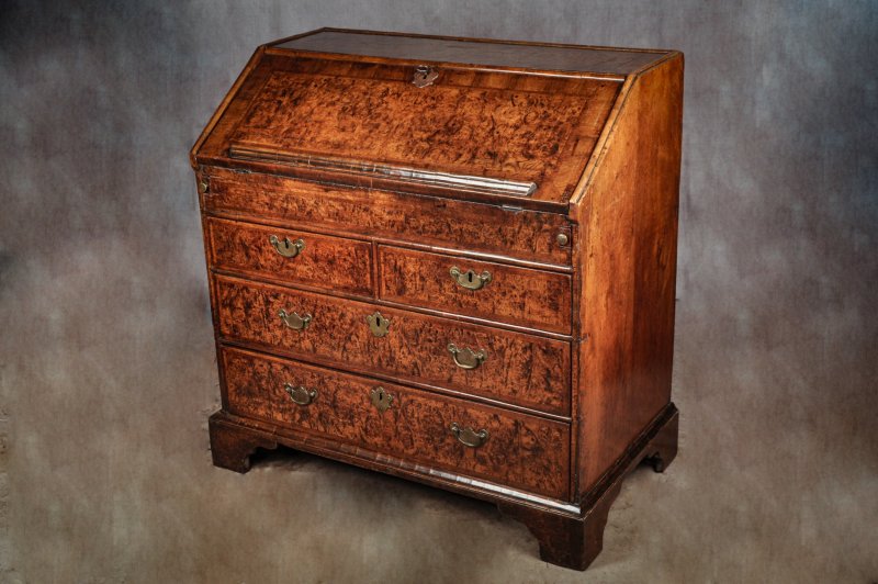Fine 17th Century Mulberry Bureau In The Manner Of Coxed & Woster - Image 14