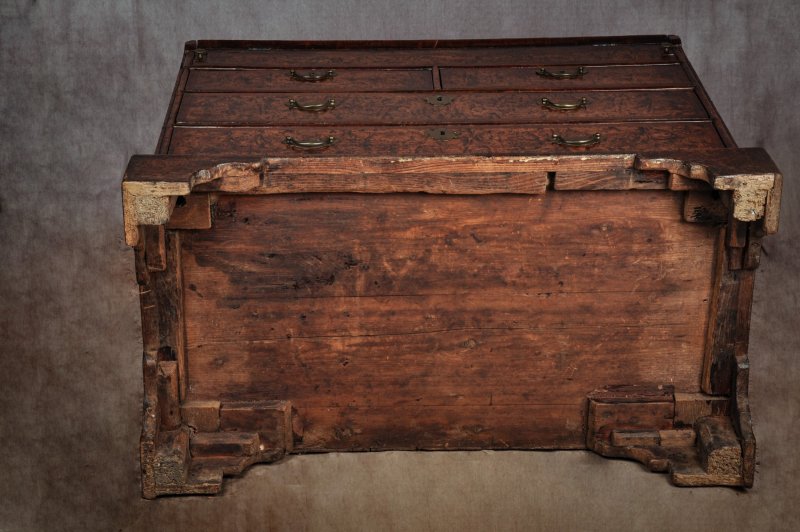 Fine 17th Century Mulberry Bureau In The Manner Of Coxed & Woster - Image 15