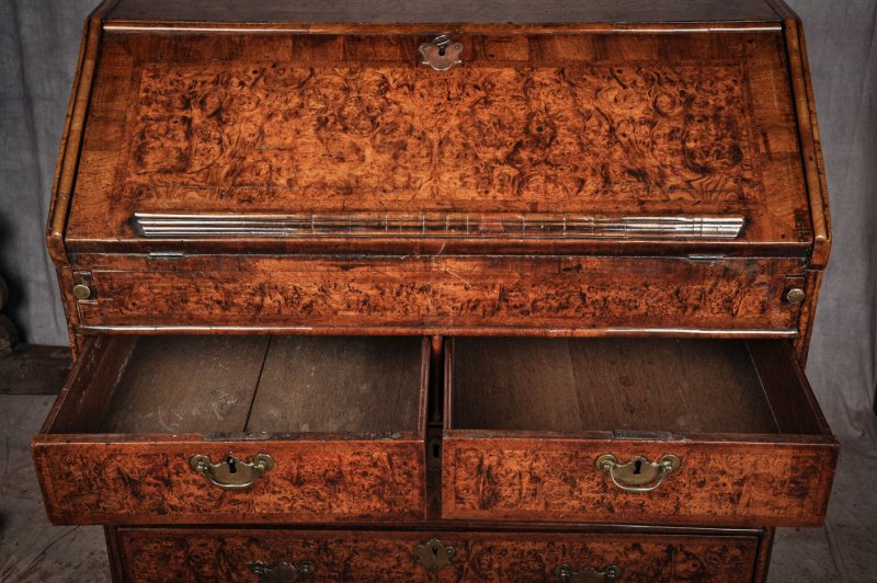 Fine 17th Century Mulberry Bureau In The Manner Of Coxed & Woster - Image 11