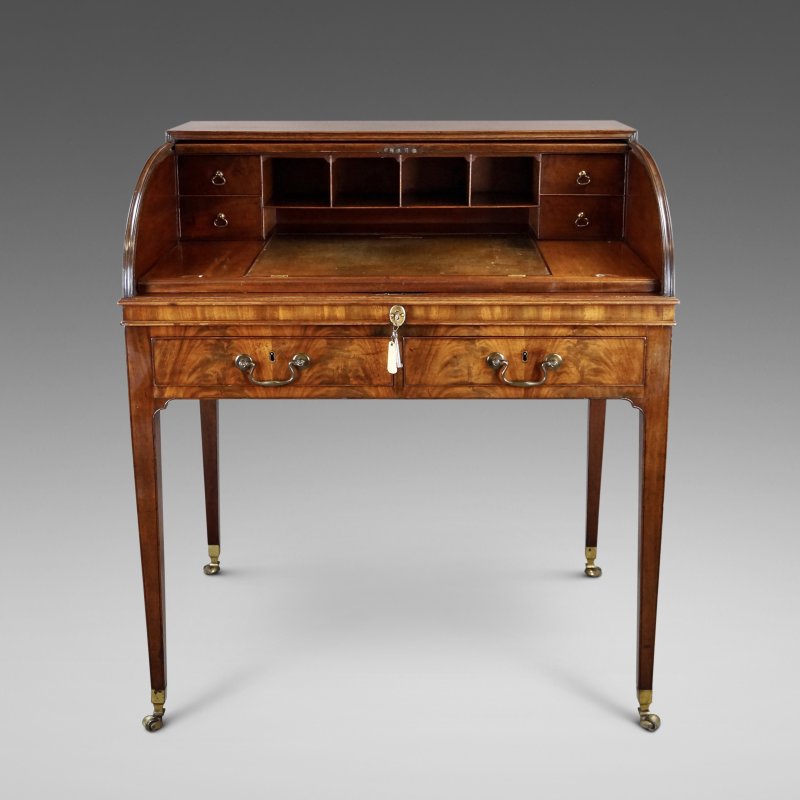 A Fine George III Flame Mahogany Roll-Top Desk - Image 2