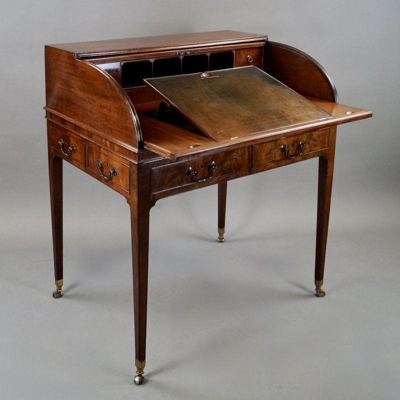 A Fine George III Flame Mahogany Roll-Top Desk - Image 3