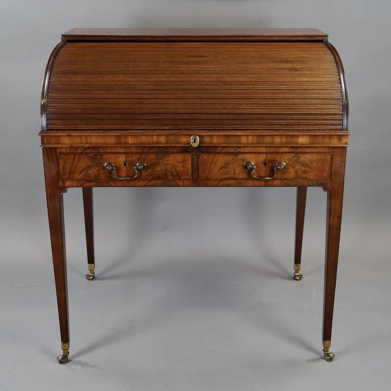 A Fine George III Flame Mahogany Roll-Top Desk - Image 5