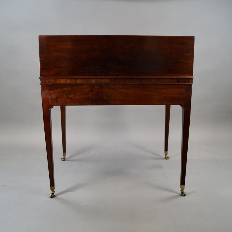 A Fine George III Flame Mahogany Roll-Top Desk - Image 7