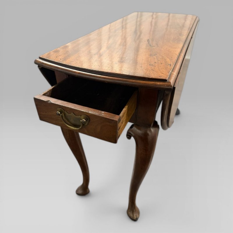 Antique George II Mahogany Oval Drop Leaf Dining Table - Image 5