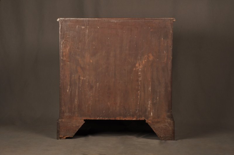 Fine Quality 18th Century Mahogany Kneehole Desk - Image 17