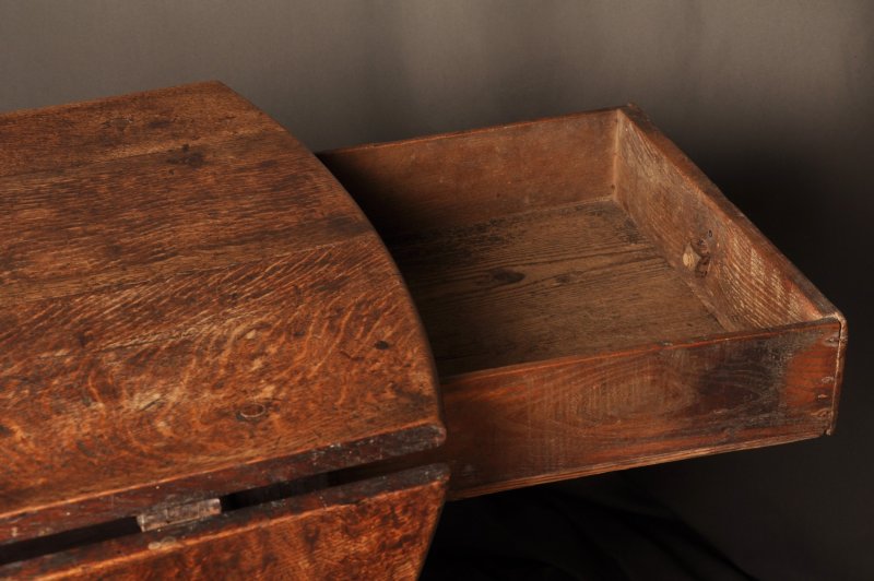 Large 17th Century Oak Gateleg Table - Image 4