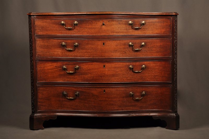 A Fine 18th Century Serpentine Chest Of Drawers - Image 2