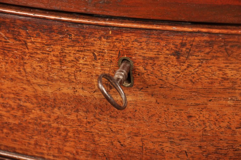 A Fine 18th Century Serpentine Chest Of Drawers - Image 7