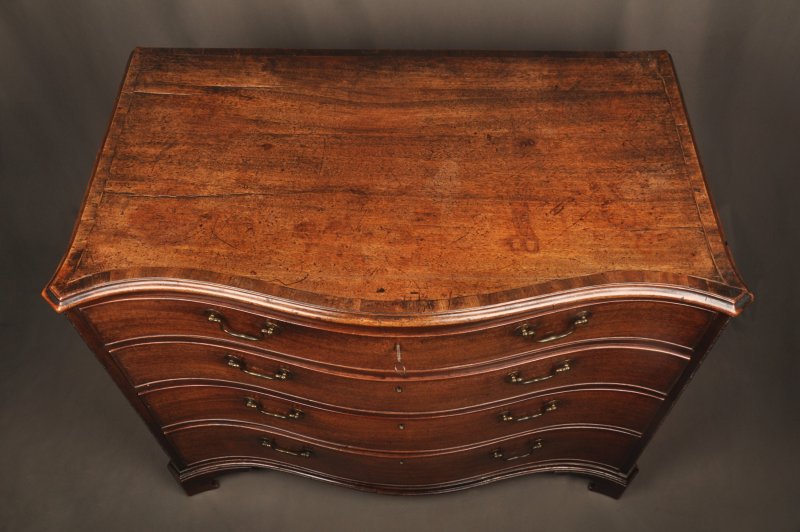 A Fine 18th Century Serpentine Chest Of Drawers - Image 8