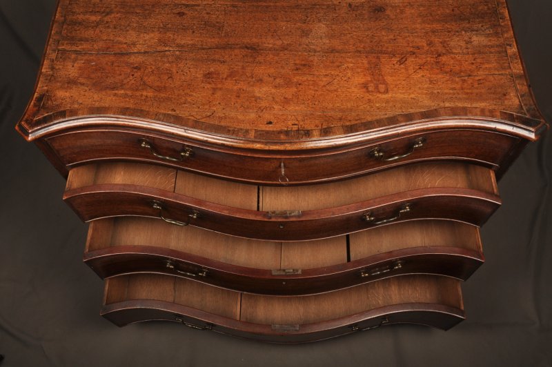 A Fine 18th Century Serpentine Chest Of Drawers - Image 10