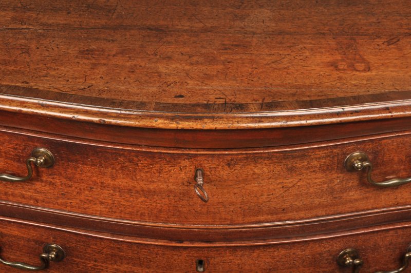 A Fine 18th Century Serpentine Chest Of Drawers - Image 13