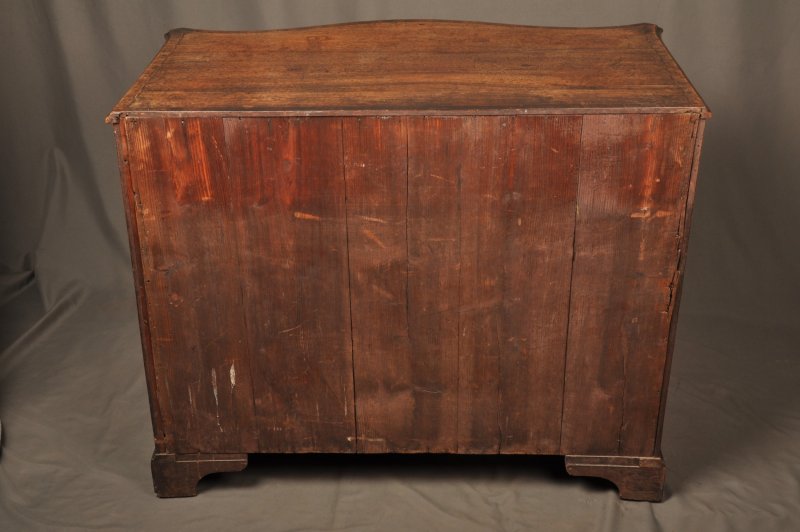 A Fine 18th Century Serpentine Chest Of Drawers - Image 14