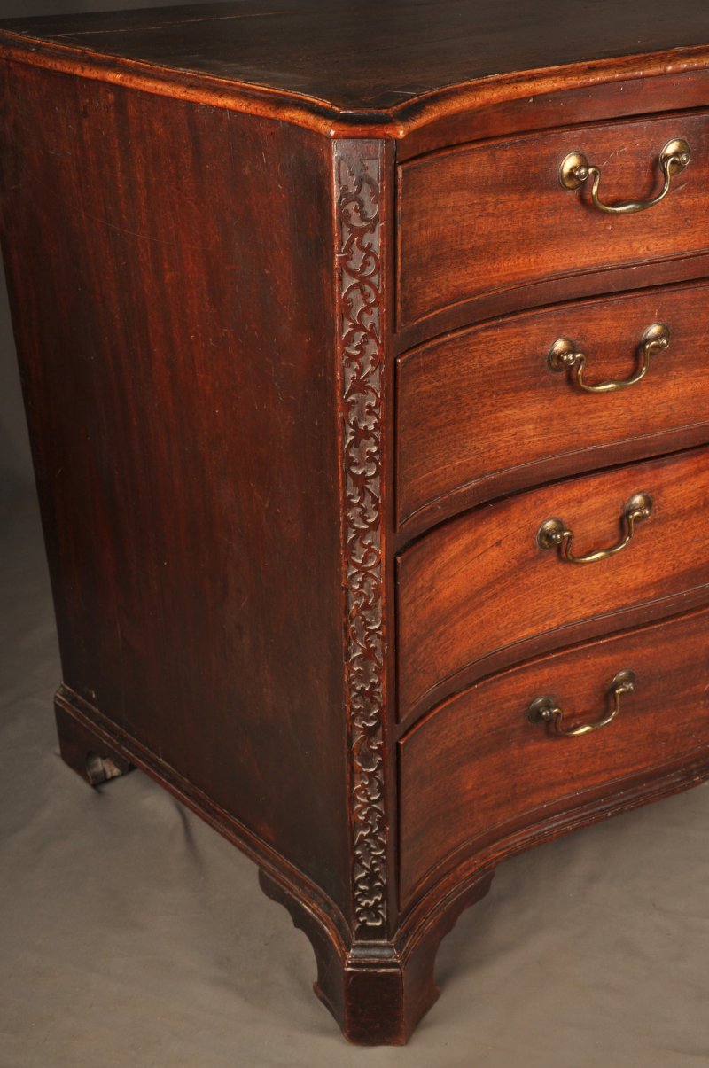 A Fine 18th Century Serpentine Chest Of Drawers - Image 11