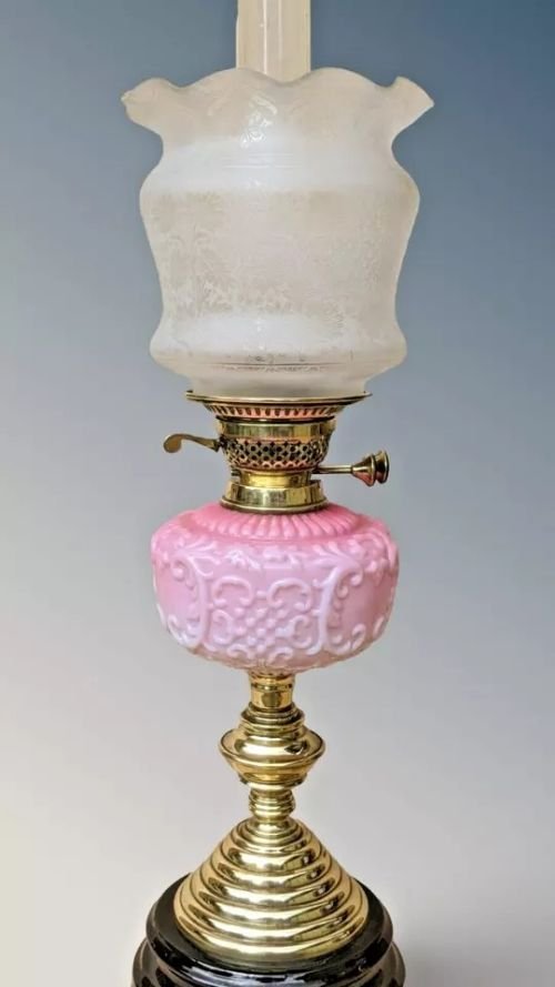 Victorian Pink Glass Oil Lamp - Image 3