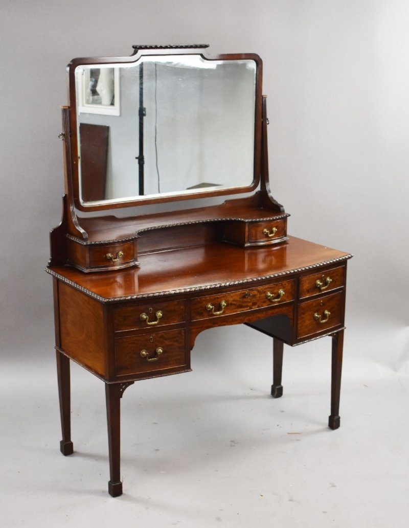 Edwardian Mahogany Dressing Table