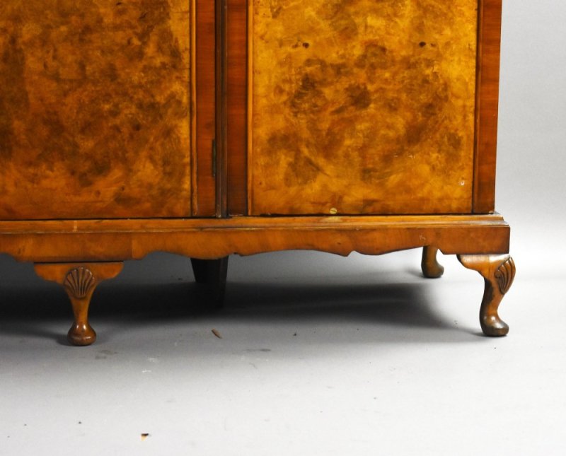 Queen Anne Style Burr Walnut Triple Wardrobe - Image 11