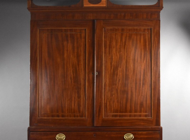 George III Mahogany Secretaire Linen Press - Image 3