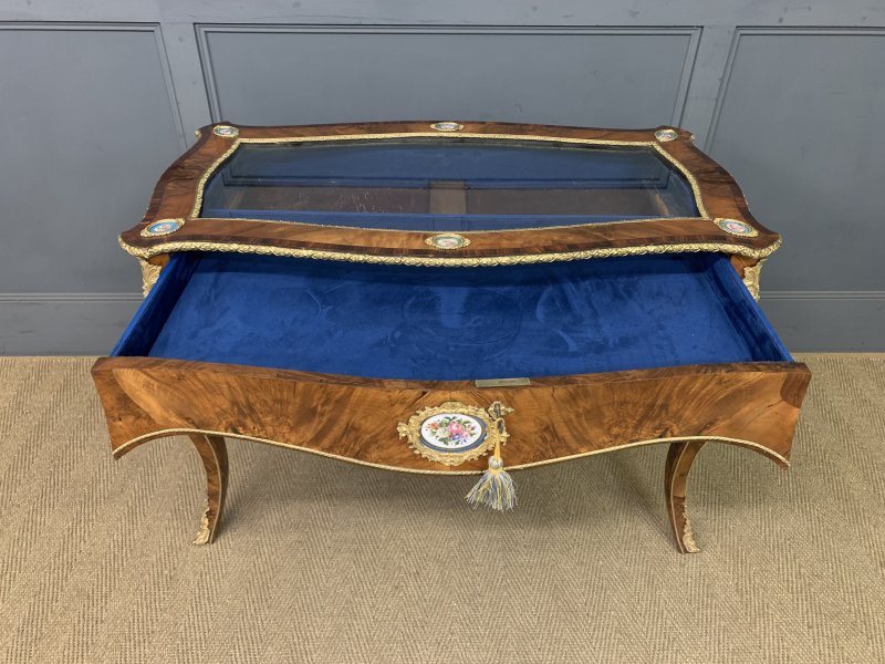 Fine 19th Century Bijouterie Table - Image 17