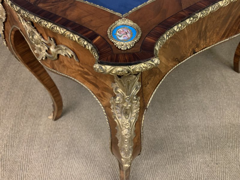 Fine 19th Century Bijouterie Table - Image 15